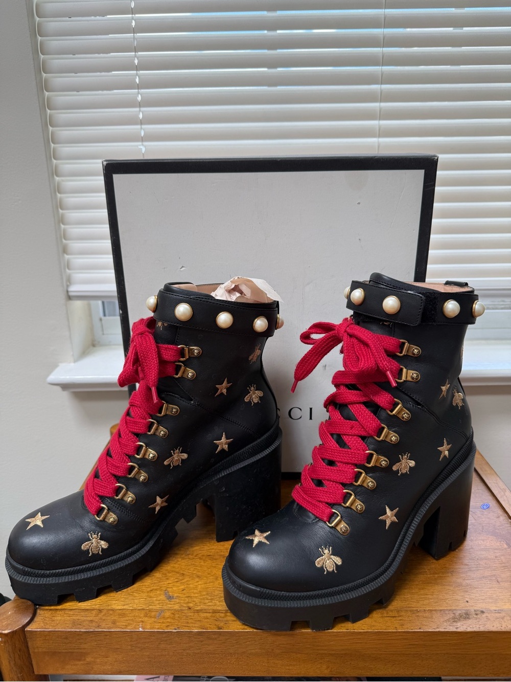 Authentic Gucci chunky hiking Rare Bee HTF - Picture 4 of 7